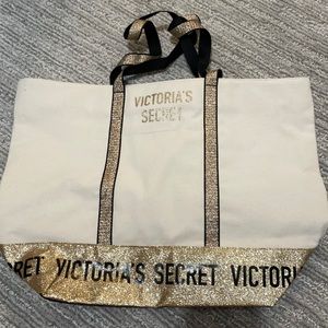victoria secret tote with zipper